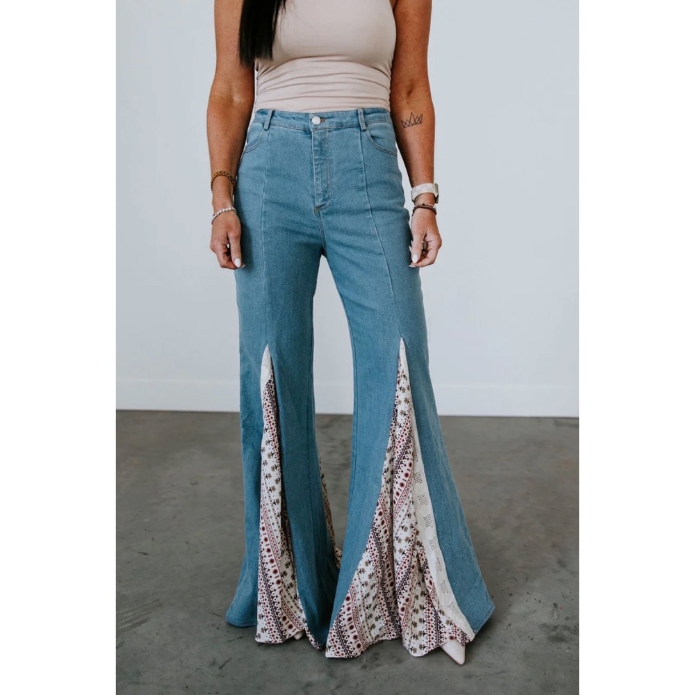 Wisteria Boho Floral Print & Lace High Rise Flare Leg Stretch Jeans - Picture 4 of 9